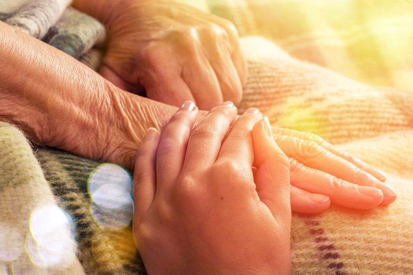 8 Ways Home Hospice Care Benefits the Family Post Image